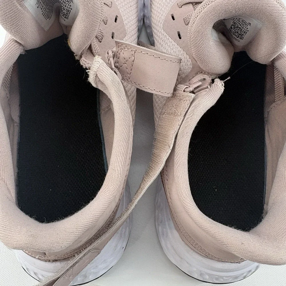 Nike Revolution 5 FlyEase Pink Rose Gold Running Shoes Women's Size 10